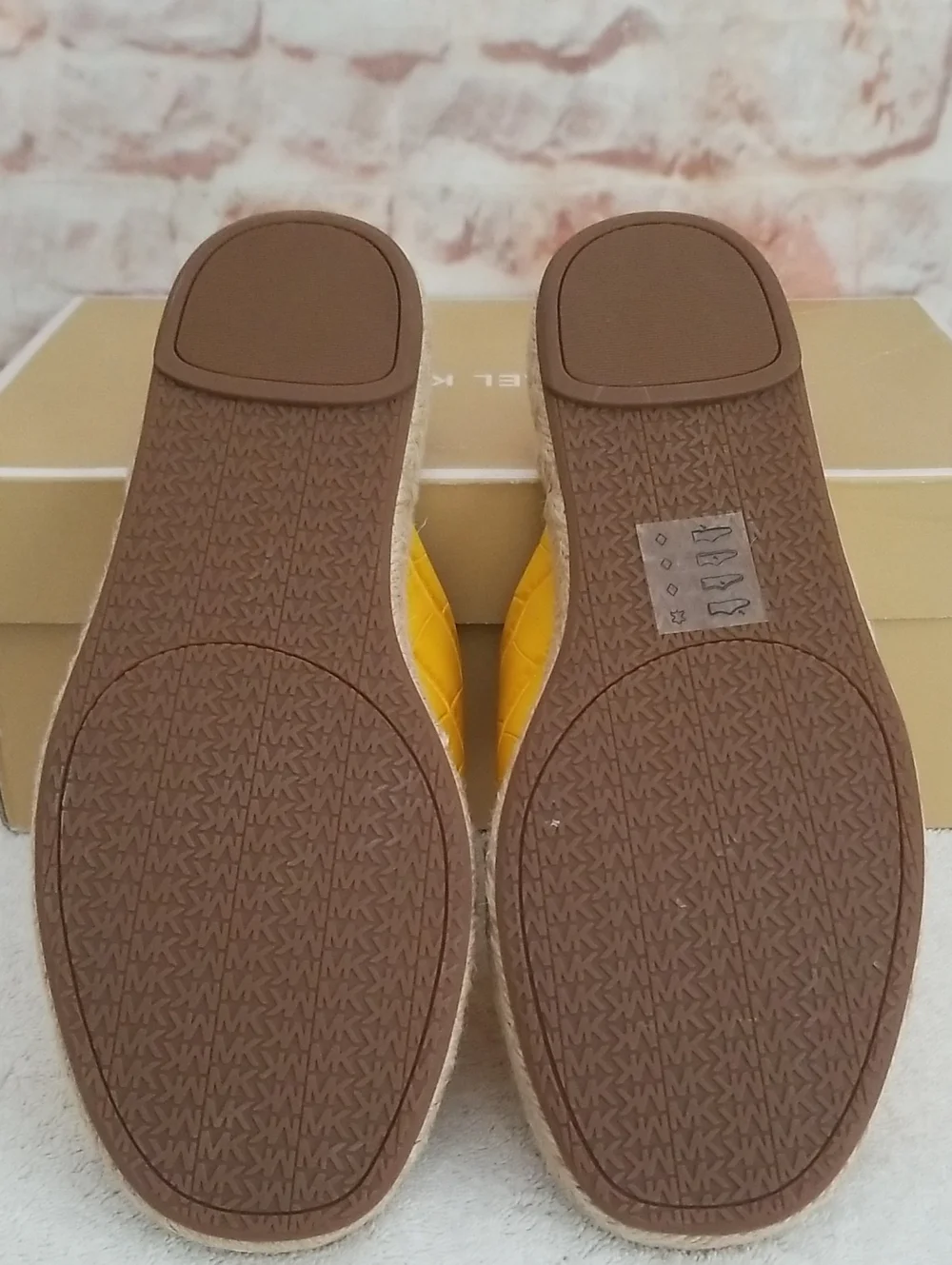 New Michael Kors Linden Croc-Embossed Sandals